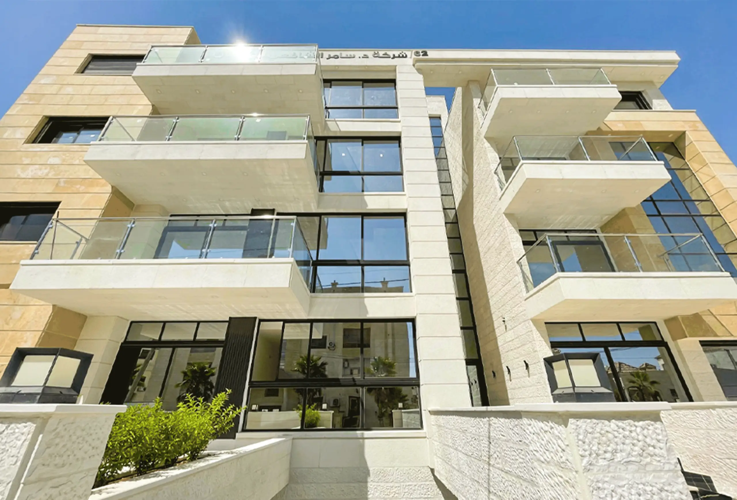 أنظمة الشبابيك والأبواب